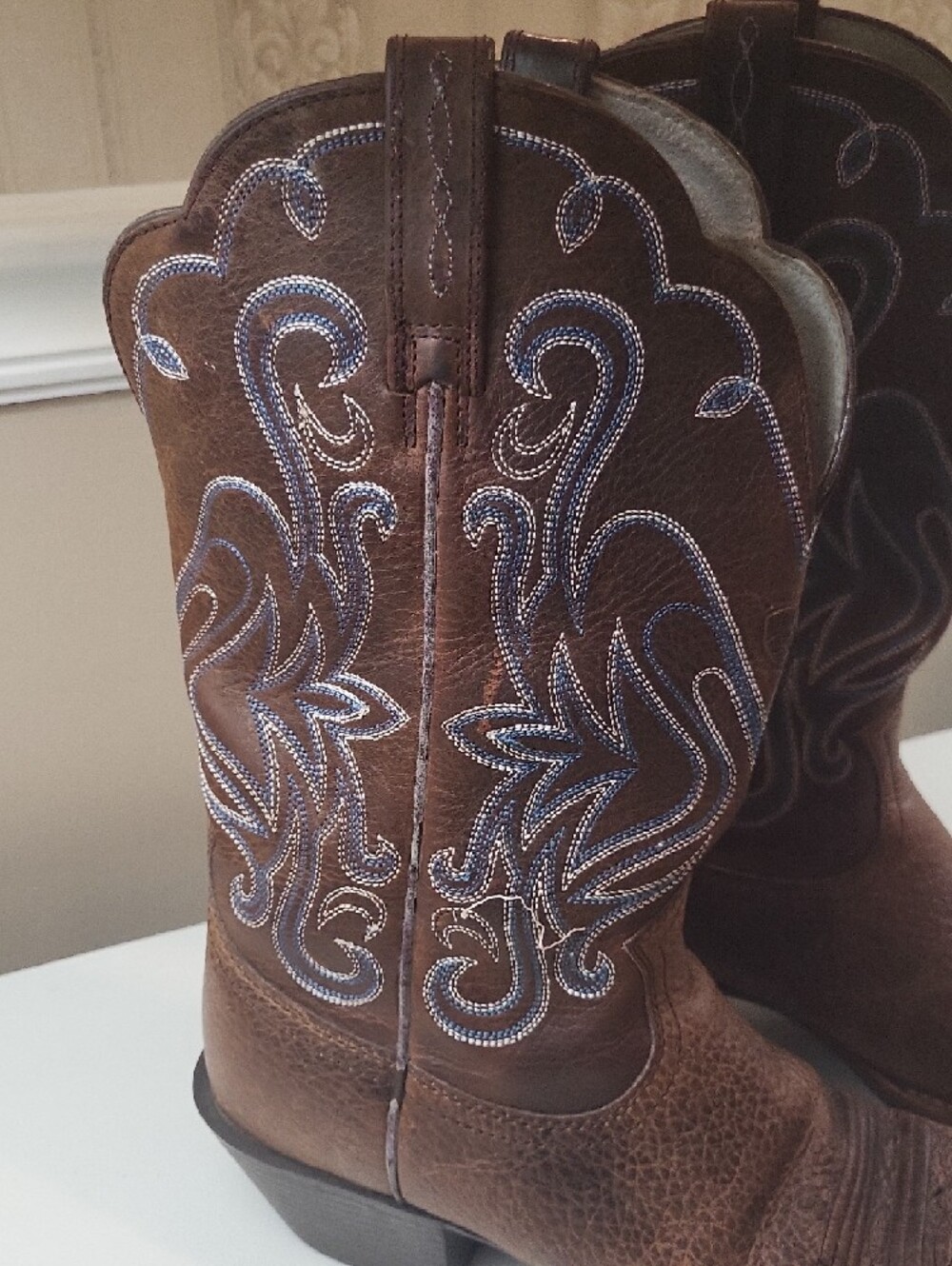 ARIAT Brown Leather Western Cowboy Boots with Embroidered Shaft, SIZE 8.5 - Picture 2 of 13